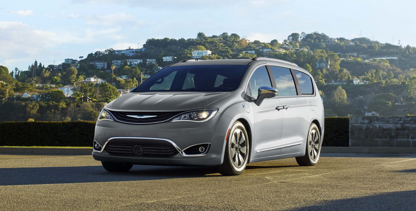 2018 Chrysler Pacifica Front Silver Teal Exterior